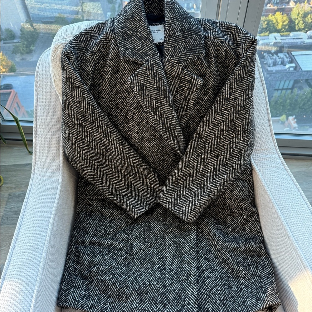 Oversized Abercrombie & Fitch Black and White Herringbone coat